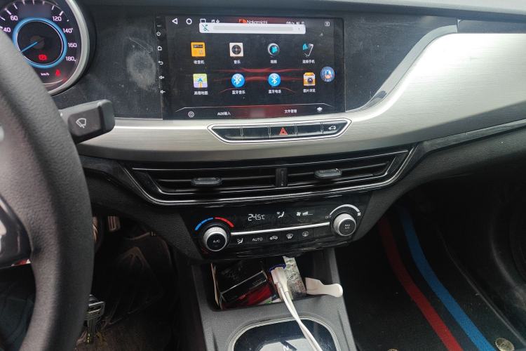 Used CHANGAN Eado New Energy 2022 EV460 Smart Ride-Hailing Edition – Lithium Iron Phosphate Audio And AC Panel