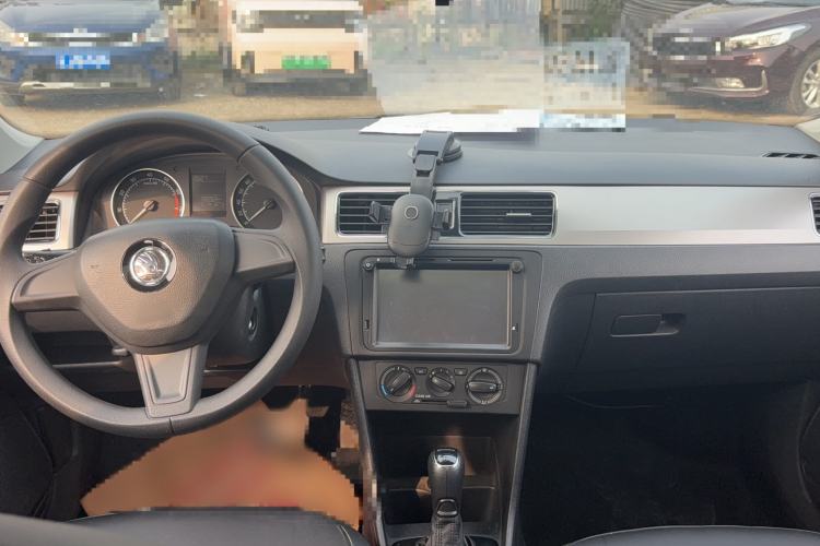Used Skoda Rapid Spaceback 2016 Revised 1.6L Automatic Chuanxing Version Interior 3