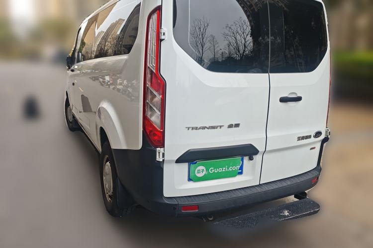 Used Ford Transit 2020 2.0T Diesel Multi-Function Commercial Vehicle Mid-Chassis Low-Roof Design with Dual Rear Doors Meeting China VI Emission Standards
