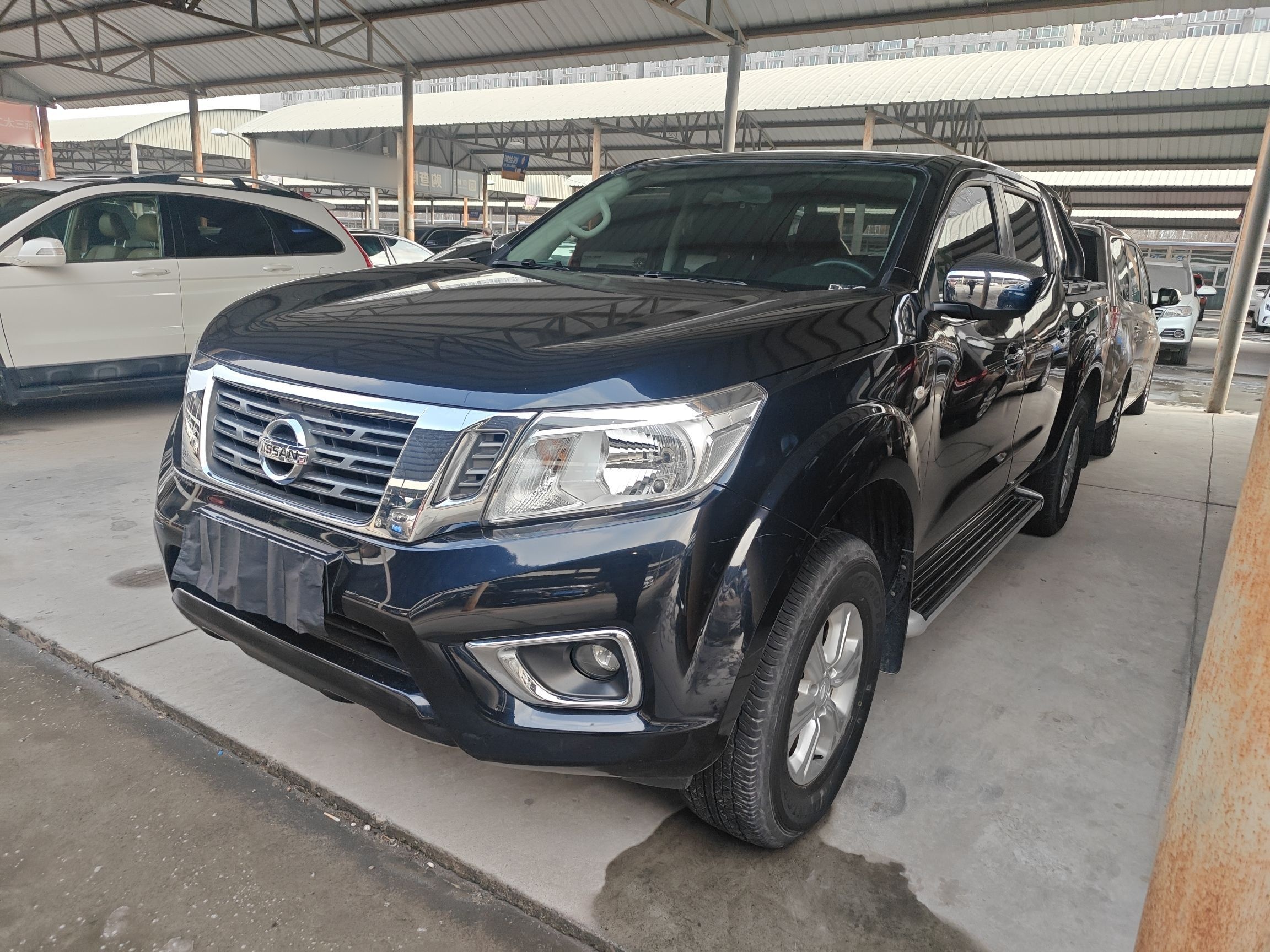 Под передней частью автомобиля