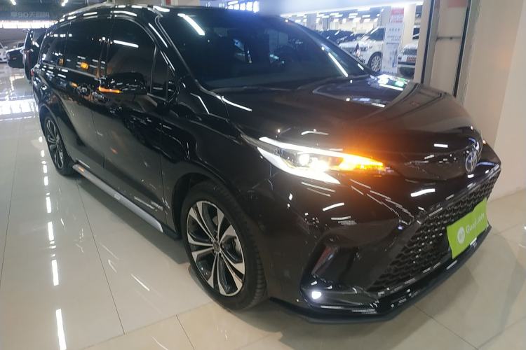 Used Toyota Granvia 2023 2.5L Hybrid Flagship VIP Edition Front Right 45 Deg