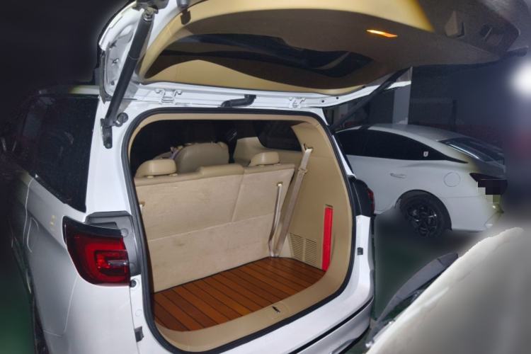 Used Buick GL8 2021 ES Landtrek 653T Smart Luxury Model Trunk