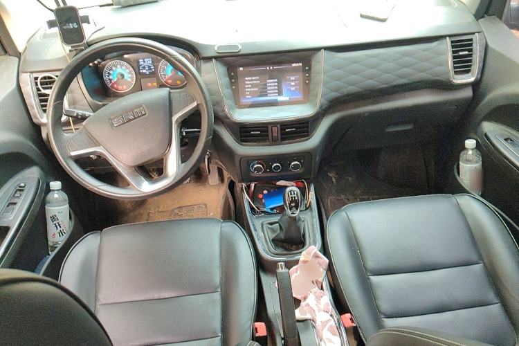 Used Jinbei Gold Hiace 2021 2.0L Passenger Van Travel Lion 7-Seater Center Console