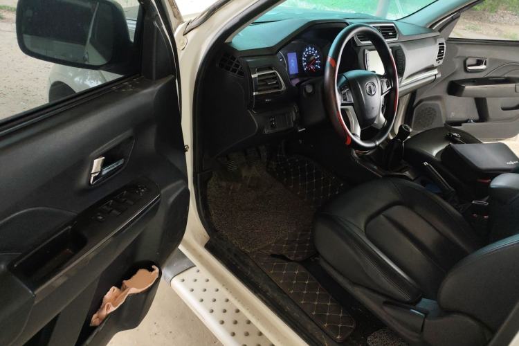 Used Great Wall Wingle 5 2017 2.4L European-spec Gasoline 2WD Elite Model with Big Double Cab – 4G69S4N Driver Seat