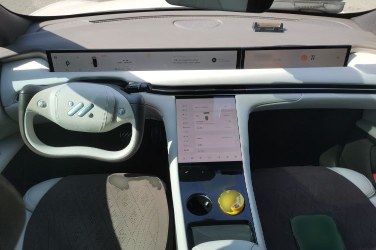 Used IM LS7 2023 90 kWh Elite Rear-Drive Version Center Console