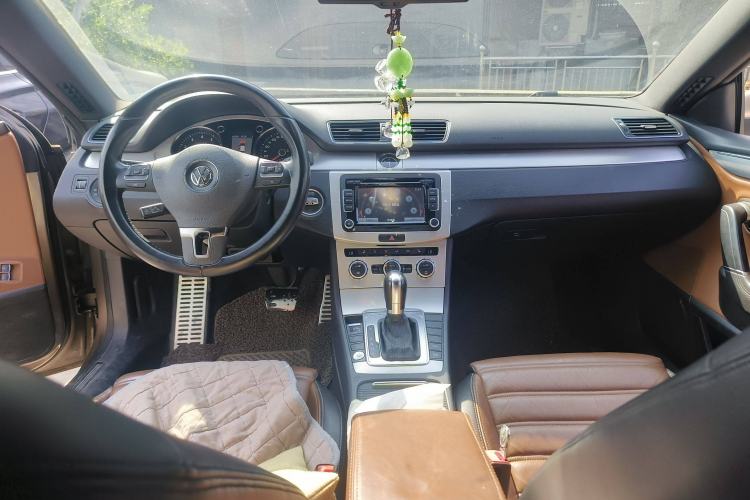 Used Volkswagen FAW-Volkswagen CC 2013 1.8TSI Luxury Model Center Console