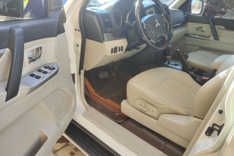 Used Mitsubishi Pajero 2018 V97 3.8L 5-Door GLS Sunroof Dual Differential – Middle East