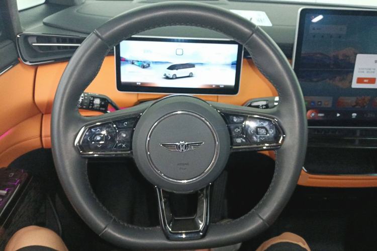 Used Geely Galaxy LEVC L380 2024 140-Degree 6-Seater All-Wheel-Drive Ultra