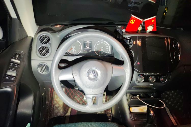 Used Volkswagen Tiguan 2017 300TSI Automatic Two-Wheel Drive Silk Road Luxury Edition Steering Wheel