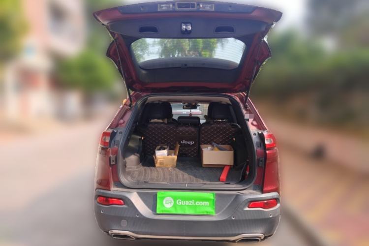 Used Jeep Cherokee 2017 2.4L Leading Smart Edition Trunk