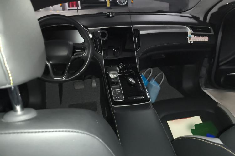 Used Roewe i6 MAX New Energy 2020 1.5T PHEV Cool & Stylish Skyroof Edition Center Console