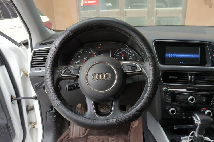 Used Audi Q5 2017 Plus 40 TFSI Technology Model Steering Wheel
