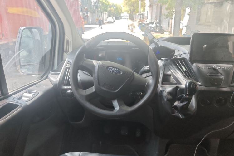 Used Ford Transit 2017 2.0T Diesel Van Short Wheelbase Low Roof China V Standard Steering Wheel