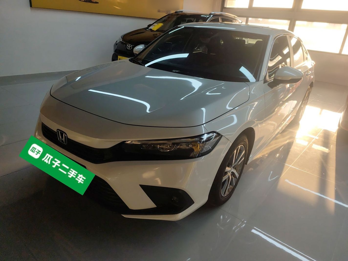 تحت مقدمة السيارة