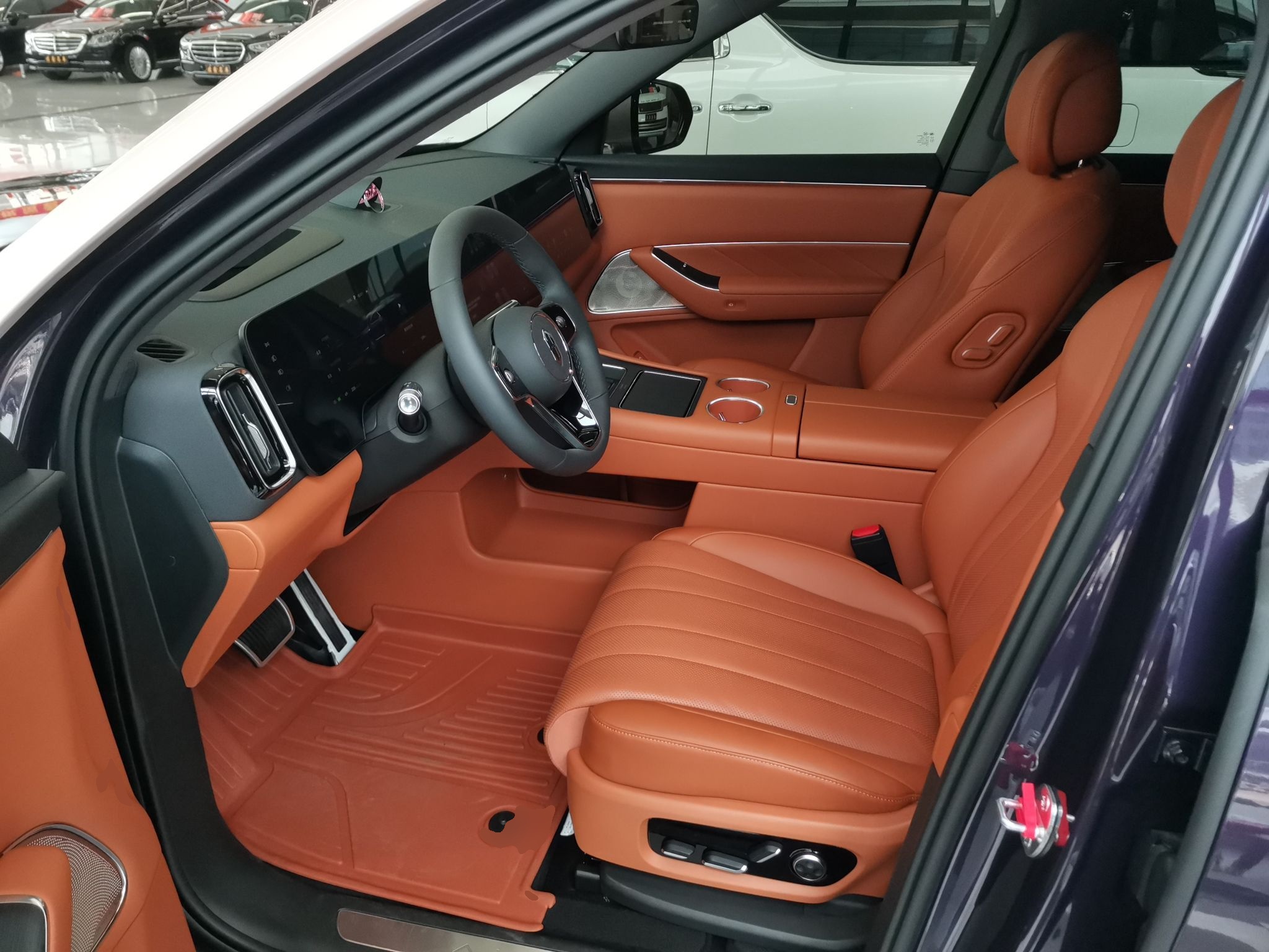 Переднее сиденье в автомобиле