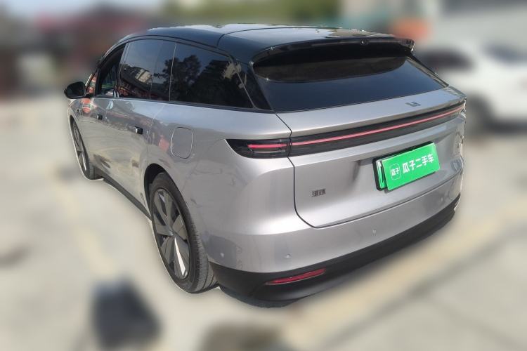 Used Li Auto i6 2025 Model Four-Wheel-Drive Standard Type
