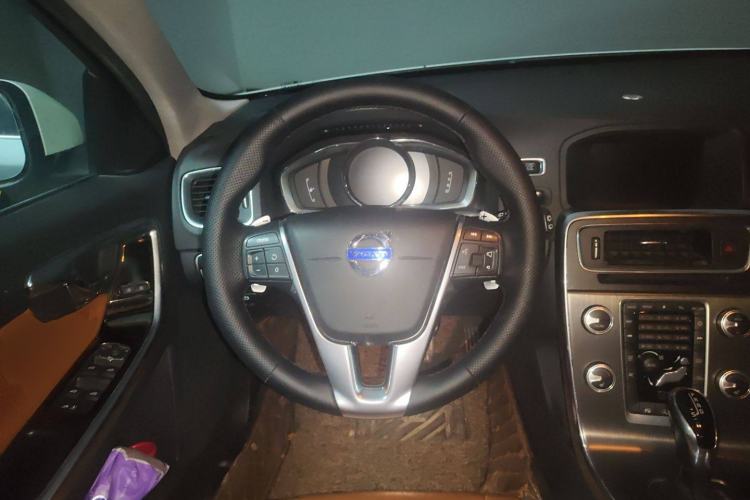 Used Volvo V60 2015 T5 Zhiya Edition