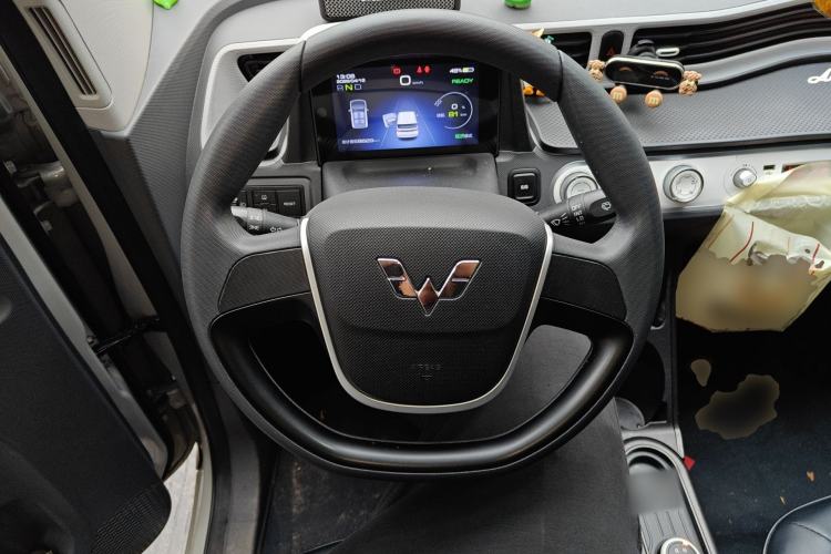 Used Wuling Hongguang MINIEV 2022 Macaron Premium Model – Lithium Iron Phosphate Steering Wheel