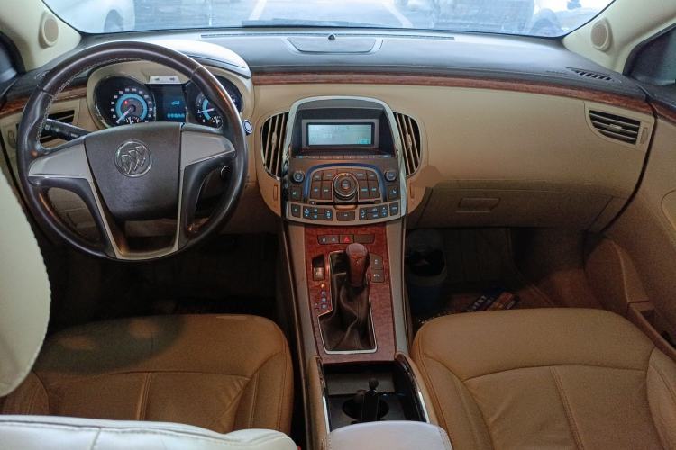 Used Buick LaCrosse 2012 2.4L SIDI Elegant Edition Center Console