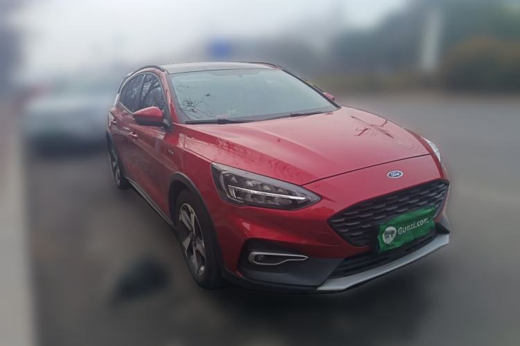 Used Ford Focus Active 2021 EcoBoost 180 Automatic Trendy Model Front Right 45 Deg