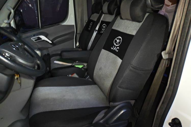 Used JAC Group Sunray 2017 2.0T Short-Wheelbase Mid-Roof Xingkuaiyun Multi-Purpose Commercial Vehicle