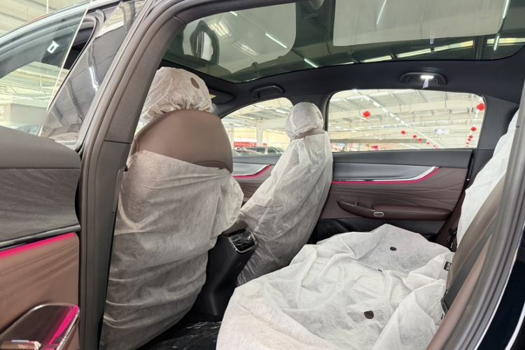 Used CHANGAN NEVO A07 2025 Blue Whale Range-Extending Version 230 Flagship Model Interior 12