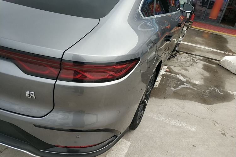 Used BYD Han 2024 EV Glory Edition 605KM Front-Wheel-Drive Premium Model
