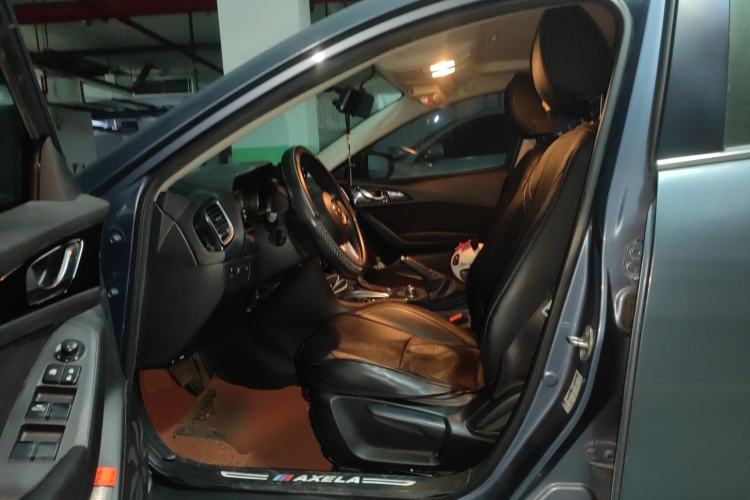 Used Mazda 3 Axela 2014 Hatchback 1.5L Automatic Luxury Model