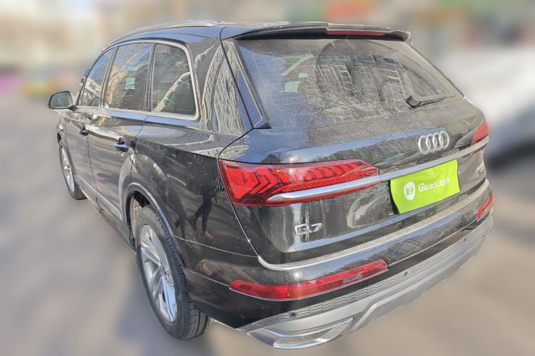 Used Audi Q7 2023 45 TFSI quattro S line Sport model
