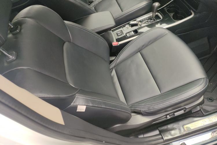 Used Mitsubishi Outlander 2019 2.4L 4x4 Zhi Xiang Edition 7 Seats China VI Standard Right Front Seat