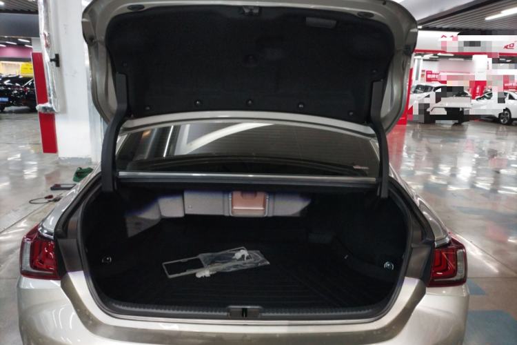 Used Lexus ES 2020 300h Premier Edition Trunk