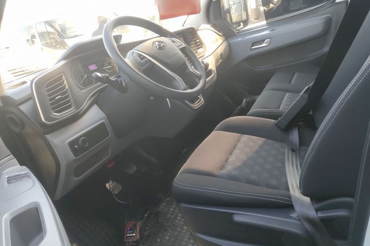 Used SAIC MAXUS Xintu V80 2025 Value Edition Aoyuntong 2.0T Manual Short Wheelbase Mid-Height 127 Ps 5/6 Seats