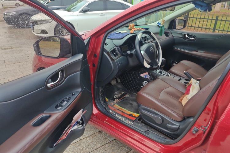 Used Nissan Tiida 2013 1.6L CVT Cool Cafe Edition Driver Seat