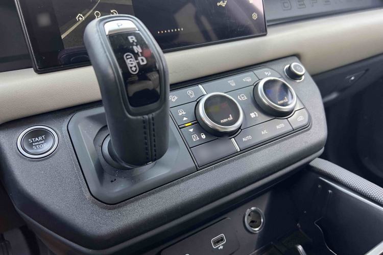 Used Land Rover Defender 2021 110 P400 X-DYNAMIC HSE Interior 4
