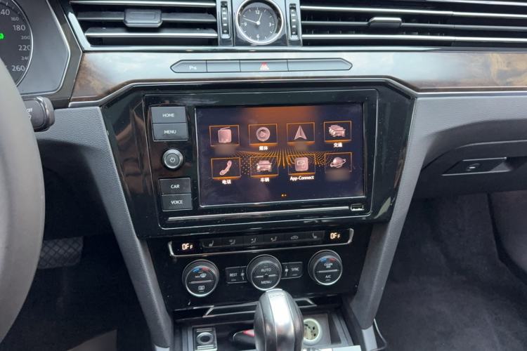 Used Volkswagen Magotan 2019 330TSI DSG Luxury Version China VI Standard Interior 5