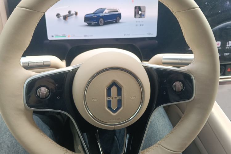 Used Hima AITO M9 2025 Extended-Range Ultra Version 52 kWh 6-Seater Steering Wheel