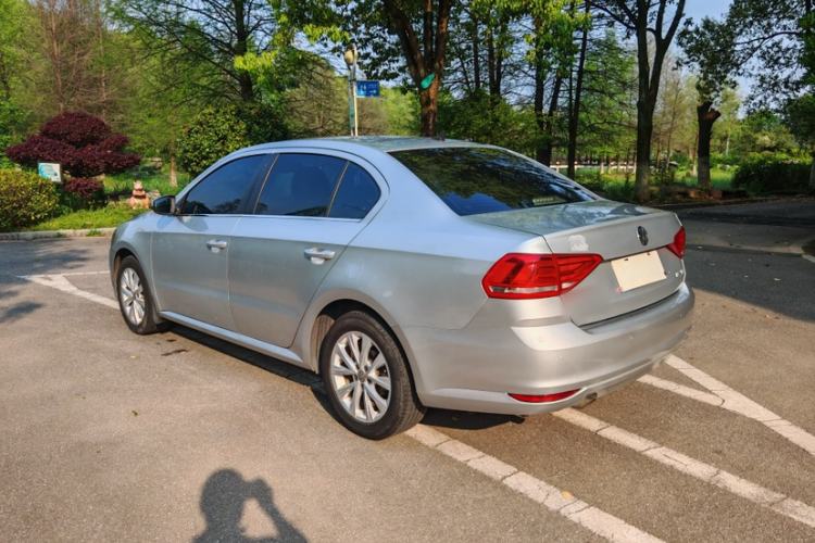 Used Volkswagen Lavida 2015 1.6L Automatic Comfort Edition Exterior 3