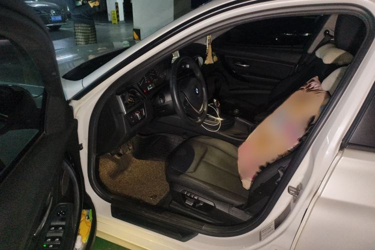 Used BMW 3 Series 2017 318i Fashion Model Interior 3