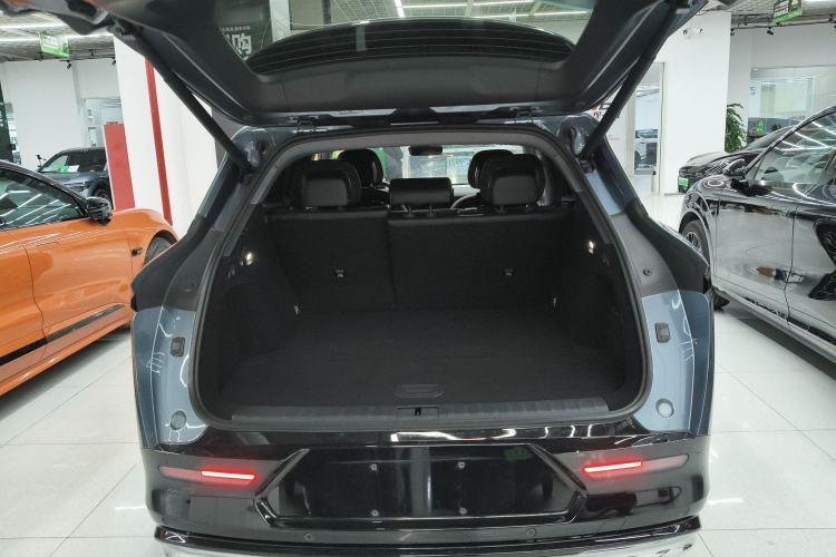 Used Zeekr 7X 2025 100 kWh Long-Range Rear-Wheel Drive with Intelligent Driving Features