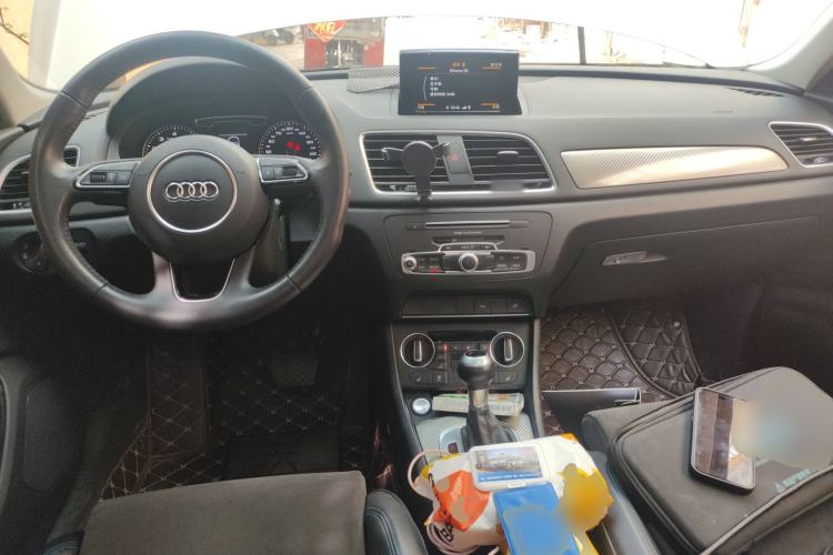 Used Audi Q3 2017 35 TFSI Sport Edition Center Console