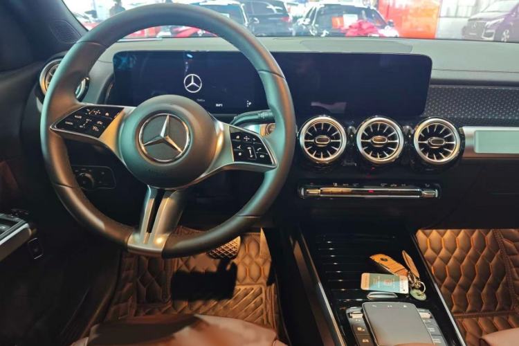 Used Mercedes-Benz GLB 2024 GLB 220 Fashion Model Interior 2