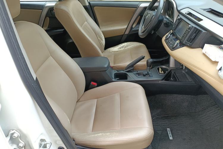 Used Toyota RAV4 2016 2.0L CVT Two-Wheel Drive Fashion Edition China V Standard
