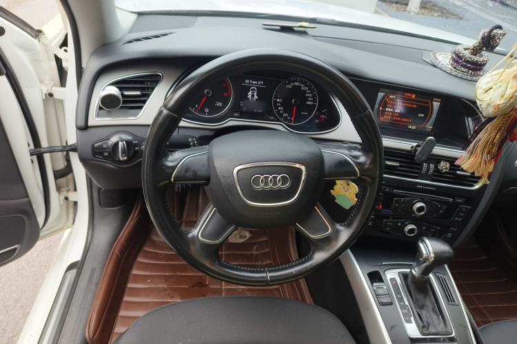 Used Audi A4L 2016 30 TFSI Collector's Edition Automatic Comfort Model Steering Wheel