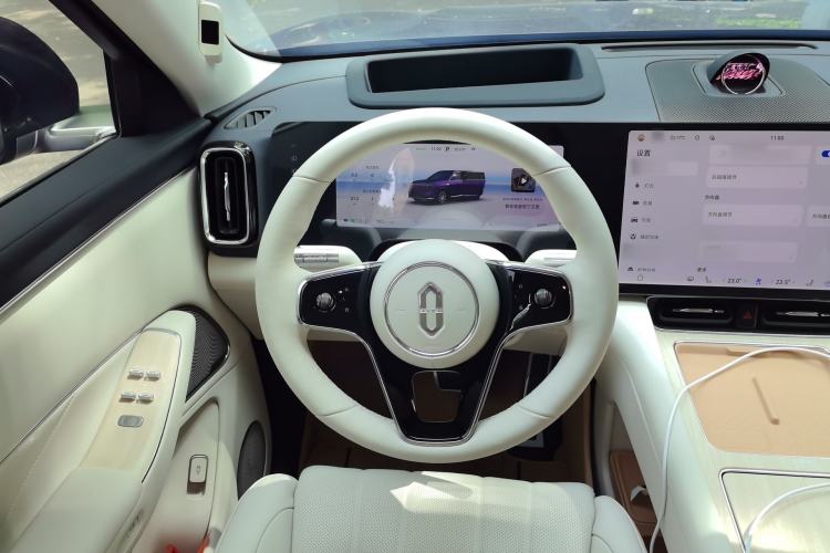 Used Hima AITO M8 2025 Model, Pure Electric Max+ Five-Seat All-Wheel-Drive Version Steering Wheel