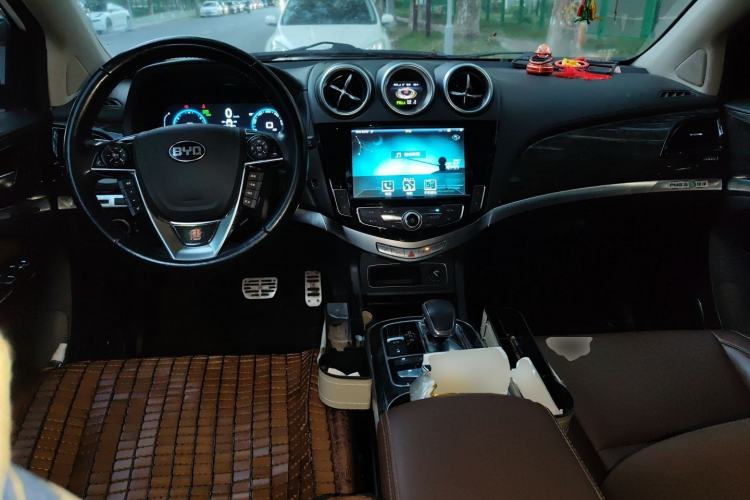 Used BYD Tang New Energy 2015 2.0T Four-Wheel-Drive Flagship Model Center Console