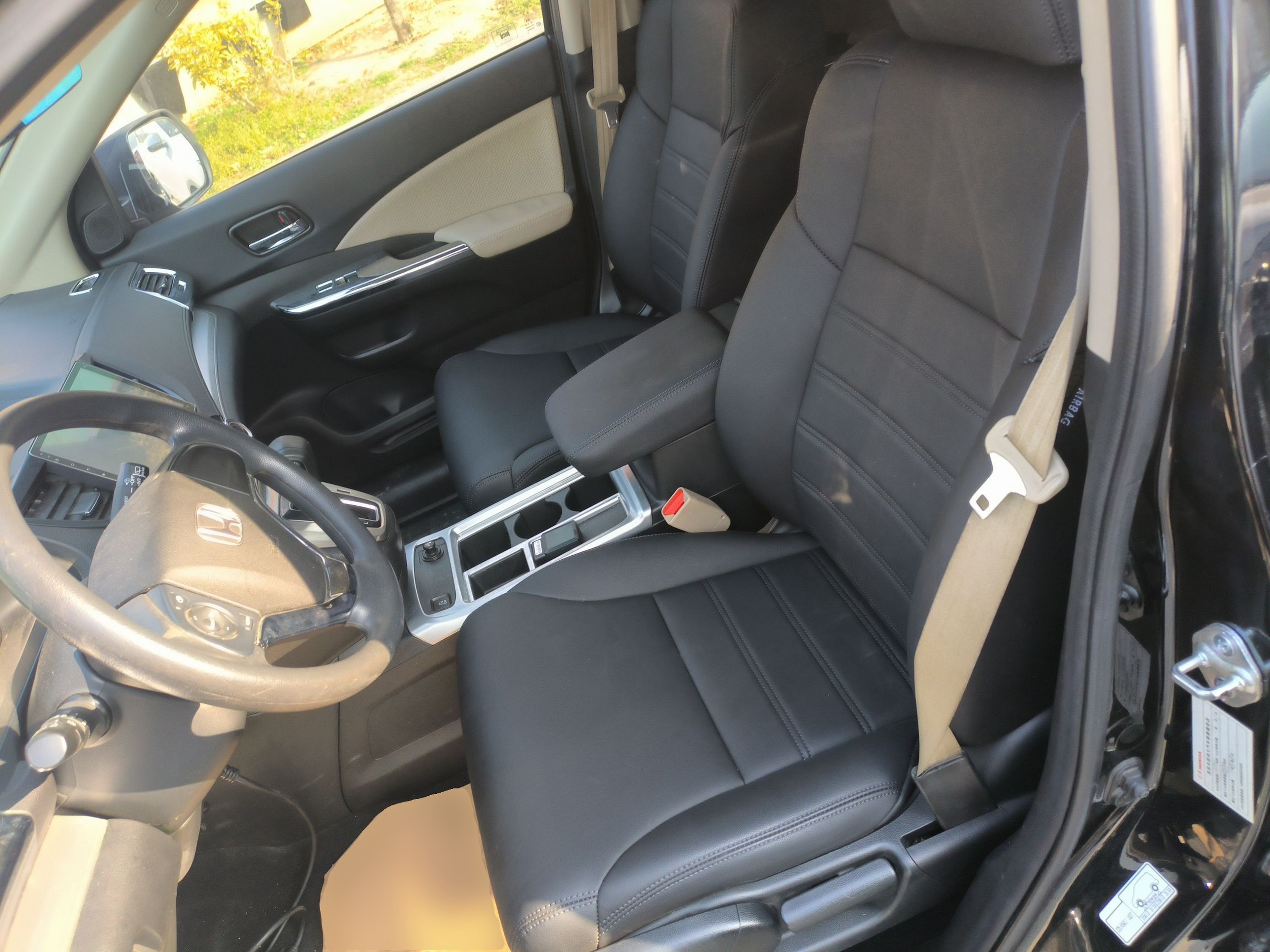 Переднее сиденье в автомобиле