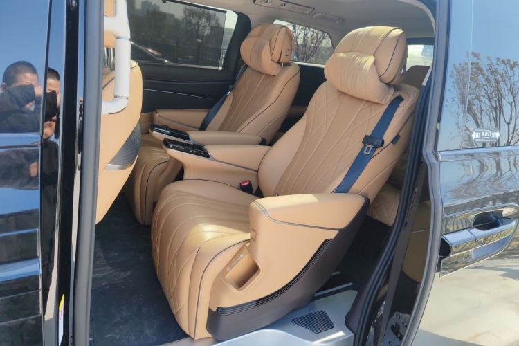 Used Denza D9 2024 DM-i 980 Four-Wheel Drive Prestige Model
