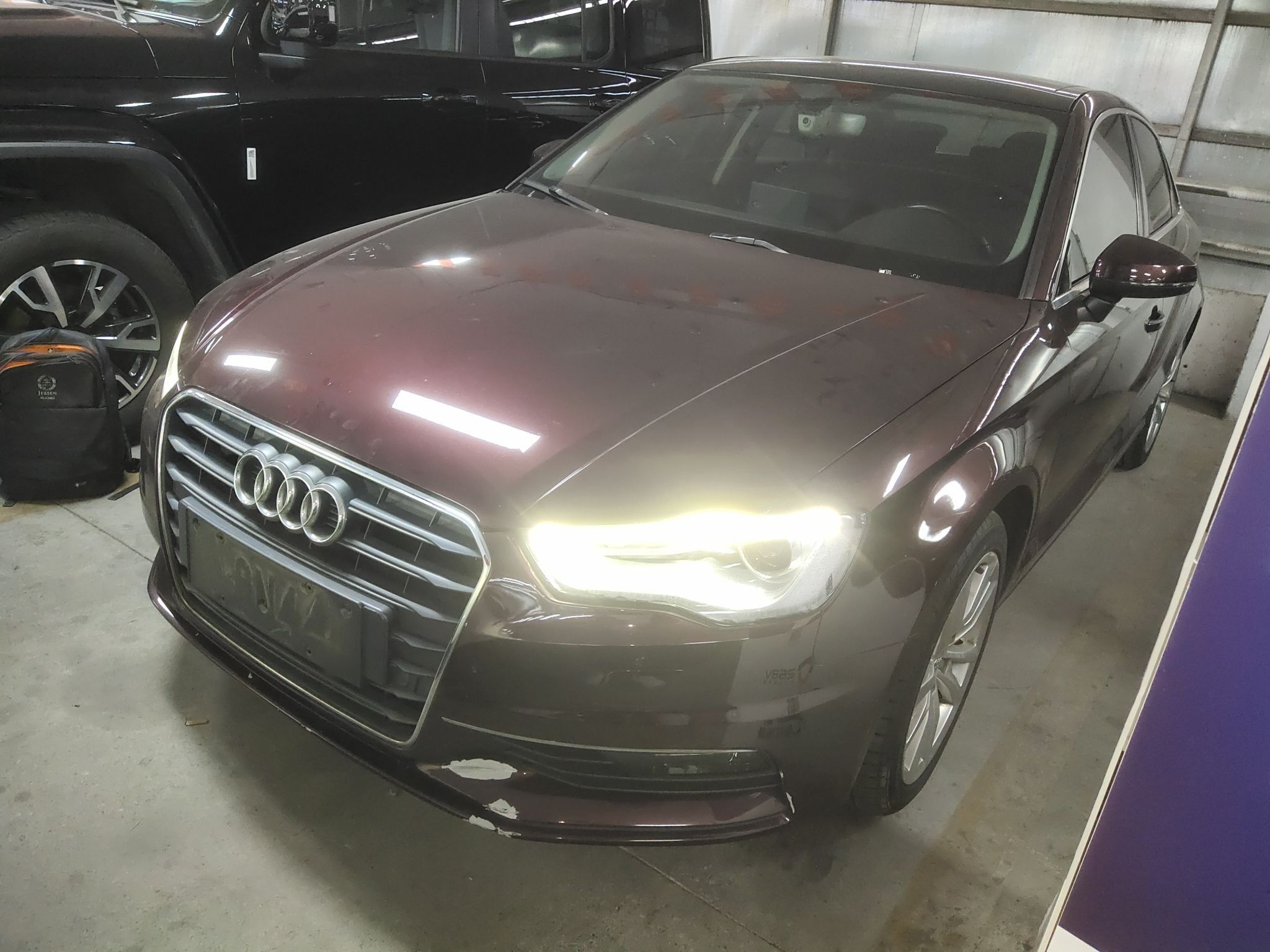 Под передней частью автомобиля