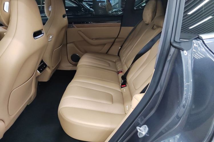 Used Hima Luxeed R7 2024 All-Electric 802 km Max Left Rear Seat