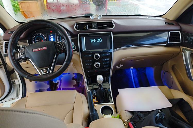 Used Haval H2 2014 1.5T Manual Two-Wheel Drive Elite Edition Center Console